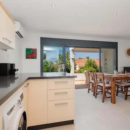 Holiday home With Large Sunny Terrace, Costabella Marbella