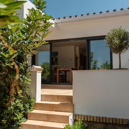 Дом отдыха With Large Sunny Terrace, Costabella